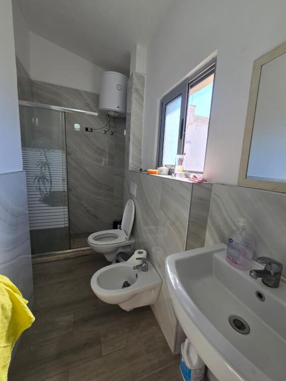 SHITET APARTAMENT 1+1 Mali i Robit
