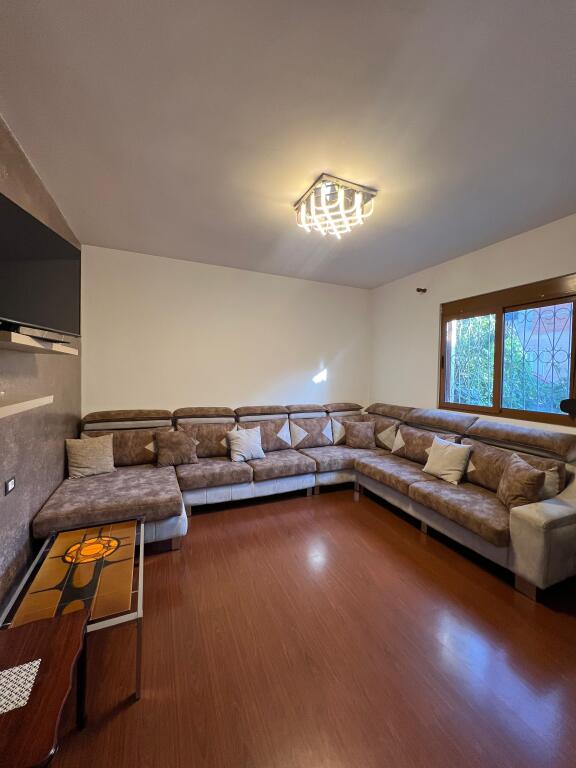 📌Jepet me qera super  apartament 2+1+ 🅿 📍Fundi i Fushes se Aviacionit, 5 min nga Shkolla Dhora Leka , pranë Rrugës Dritan Hoxha 🏢 Kati 2