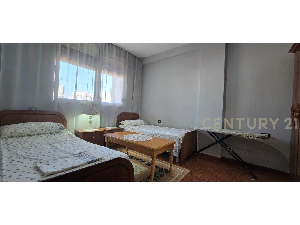 JEPET APARTAMENT 2+1 ME QIRA NE QENDER TE DURRESIT !!!