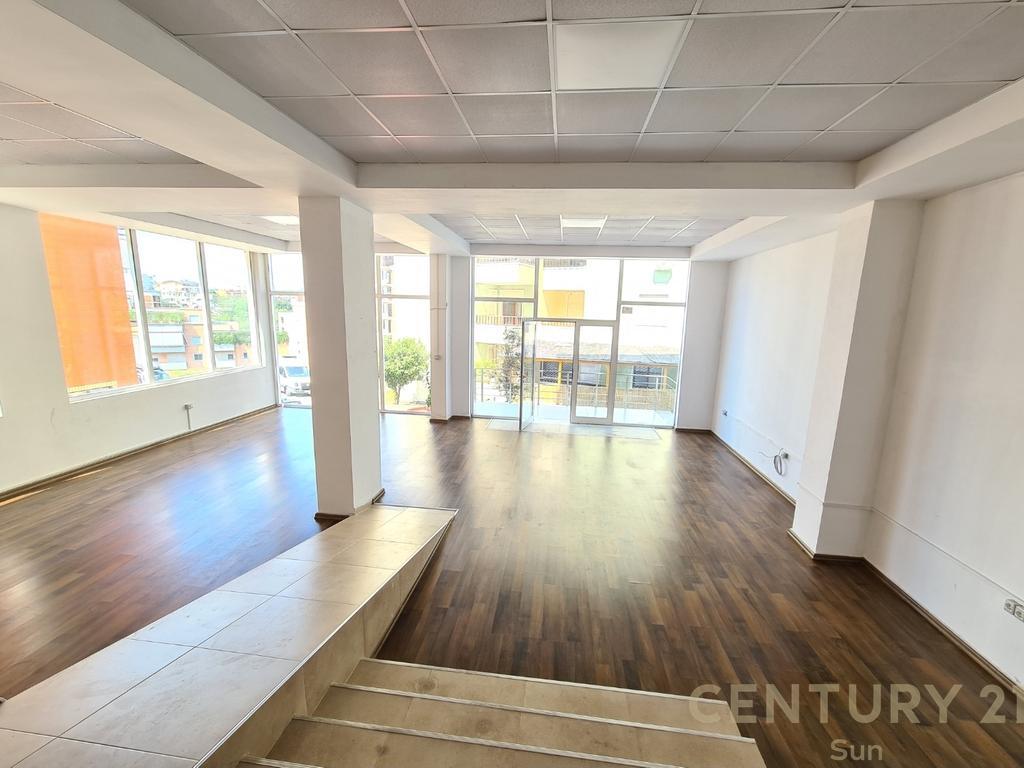AMBJENT KOMERCIAL 250M2 PER QERA PRANE KOPSHTIT BOTANIK