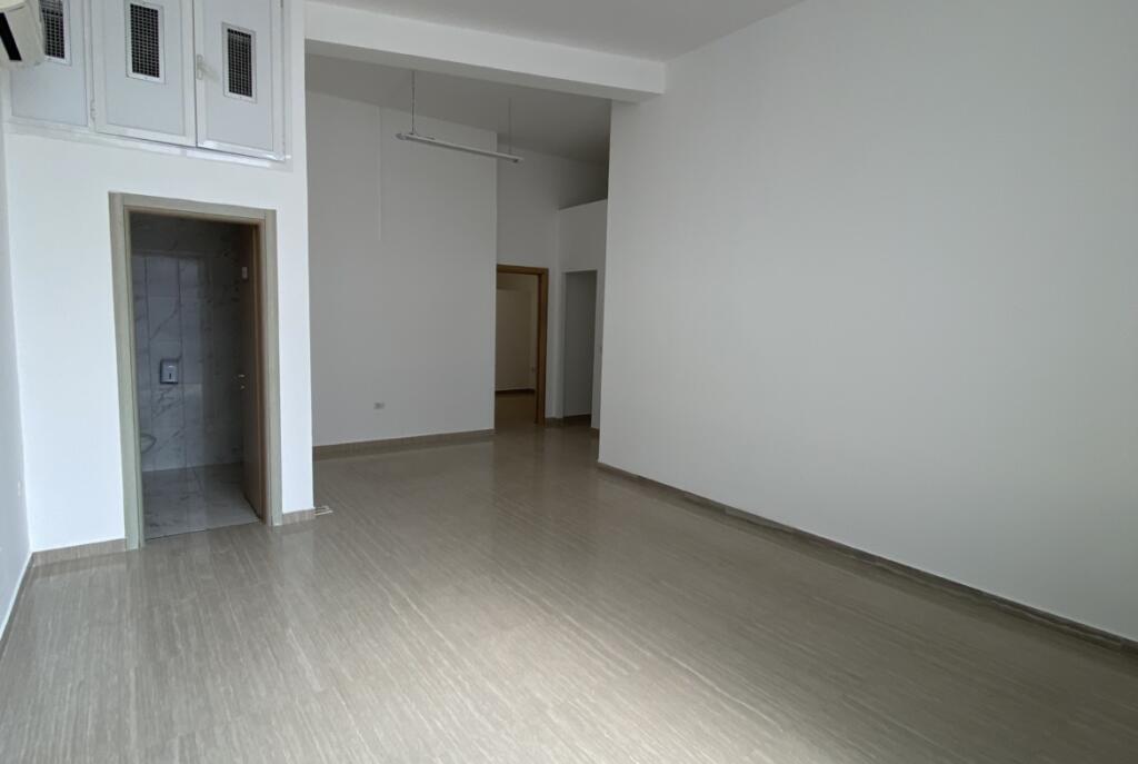 Tek Materniteti Ri Shitet Ambient Per Klinike Me Cmim Okazion 2350€/m²! 320,000€ ShitjeBlihet Me Kredi