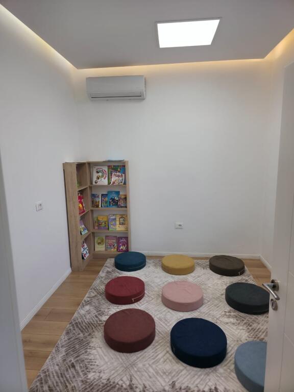 Tek Stadiumi Olimpik, Jepet Me Qira Ambient Biznesi 2 Kate Me Oborr Dhe Lulishte!