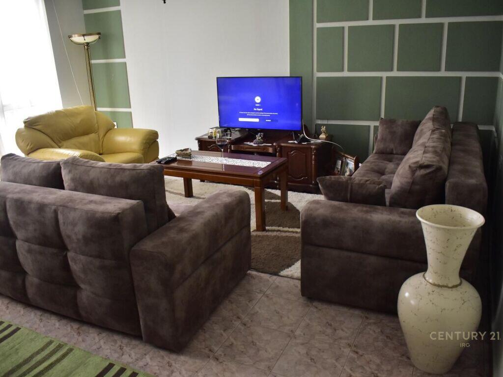 Jepet me qira Apartament 2+1 – Sheshi Skënderbej, Qendër Tiranë