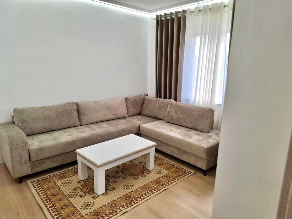 Me Qera : 1+1 +1 Ballkon📍Dispanceria (St. I Trenit) - 550€- S.70m² - E Pabanuar 100% e Re✨️