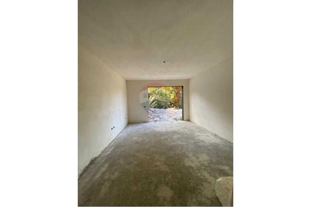 Apartament 3+1 ne shitje prane Rruges se Elbasanit