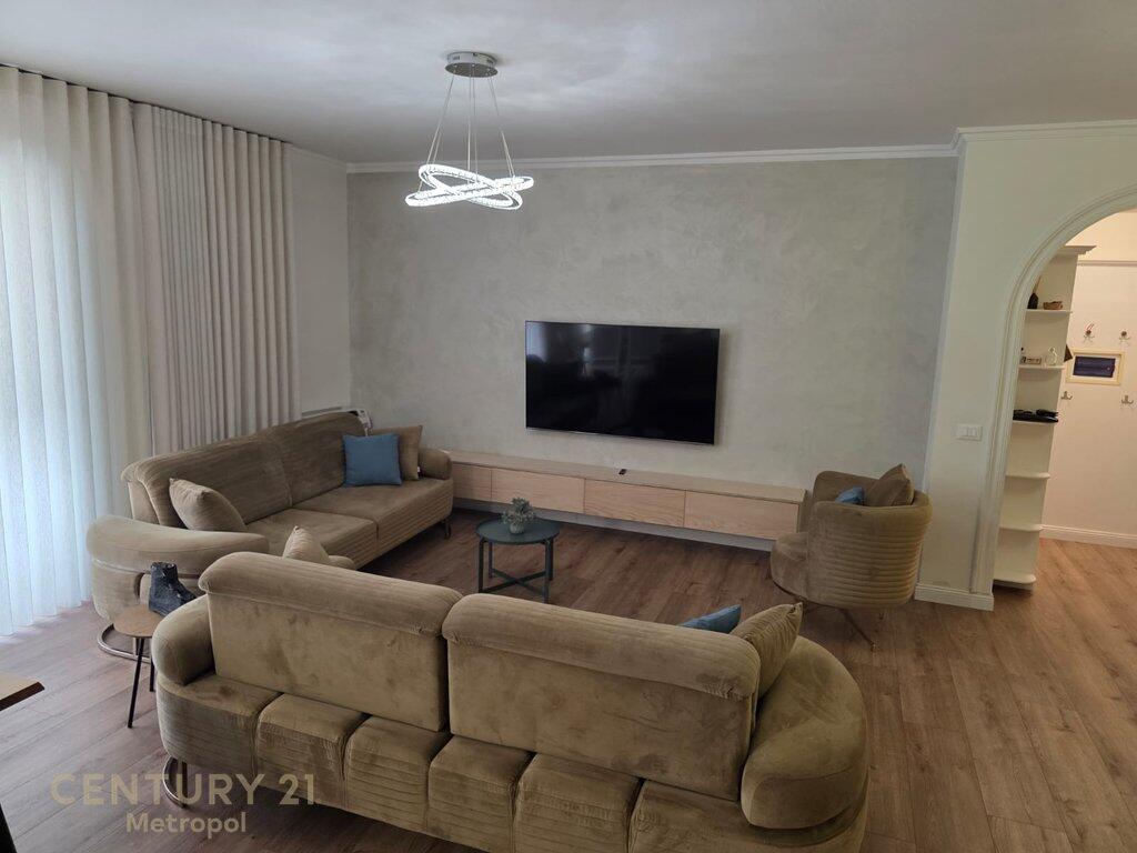 OFROJ PER QIRA APARTAMET 2+1+2 ME NJE POST PARKIMI, SELITE!