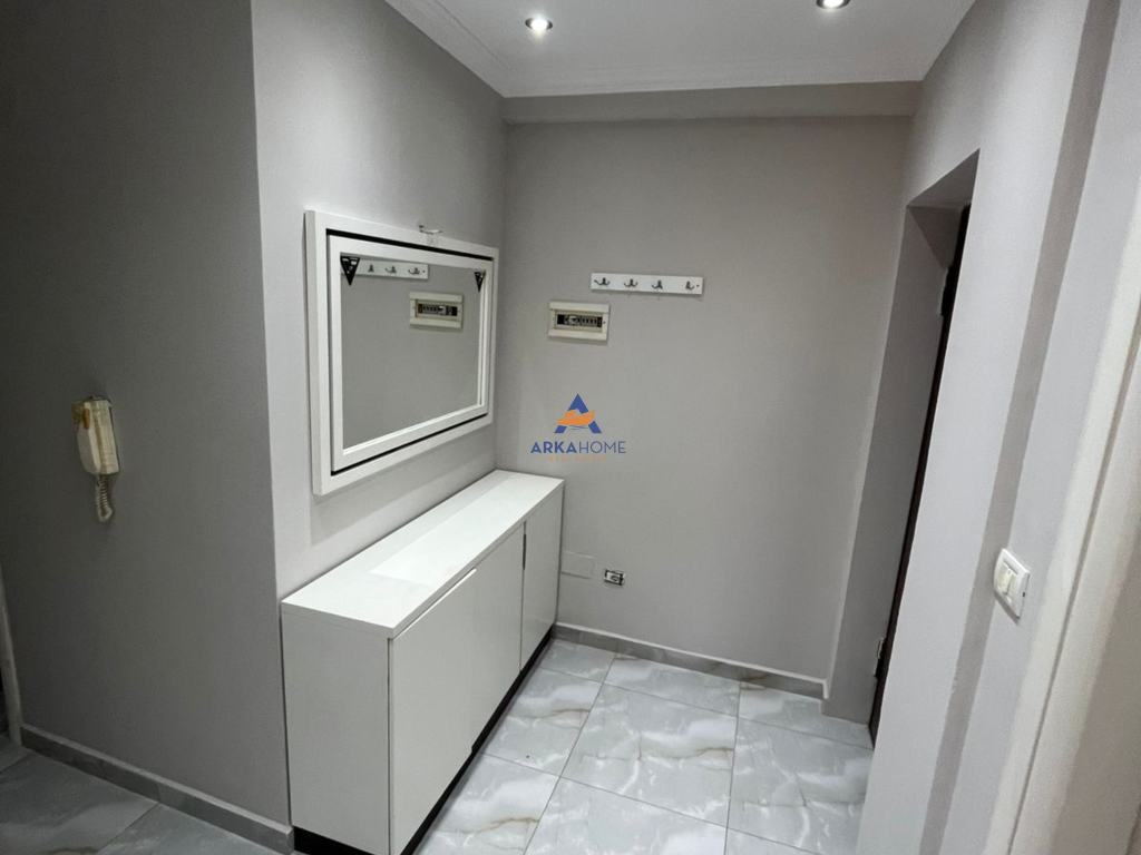 AFFITTASI APPARTAMENTO 4+1+2+BALCONE "VIA ISUF ELEZI, SELITE" 800 EURO.