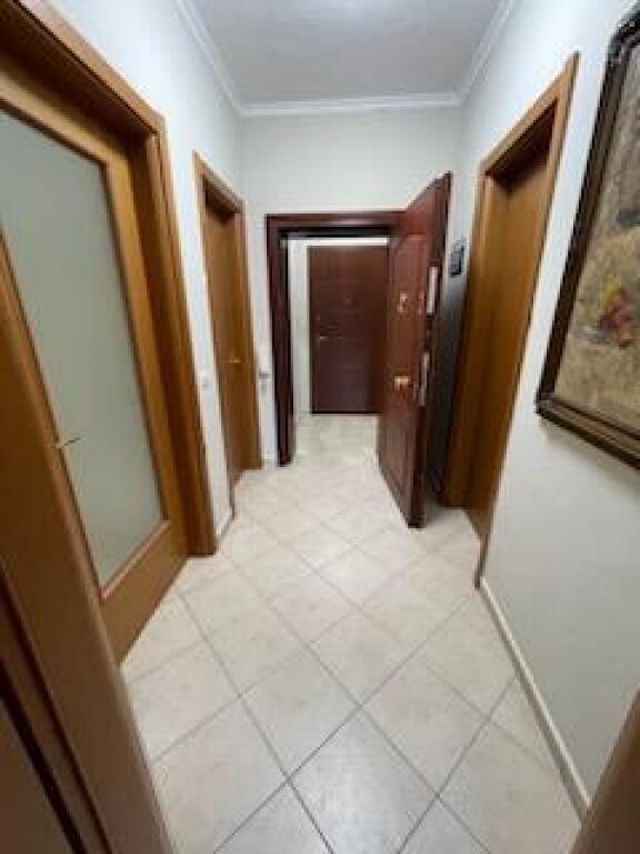 Apartament 2+1 me qira tek Liceu-RTSH