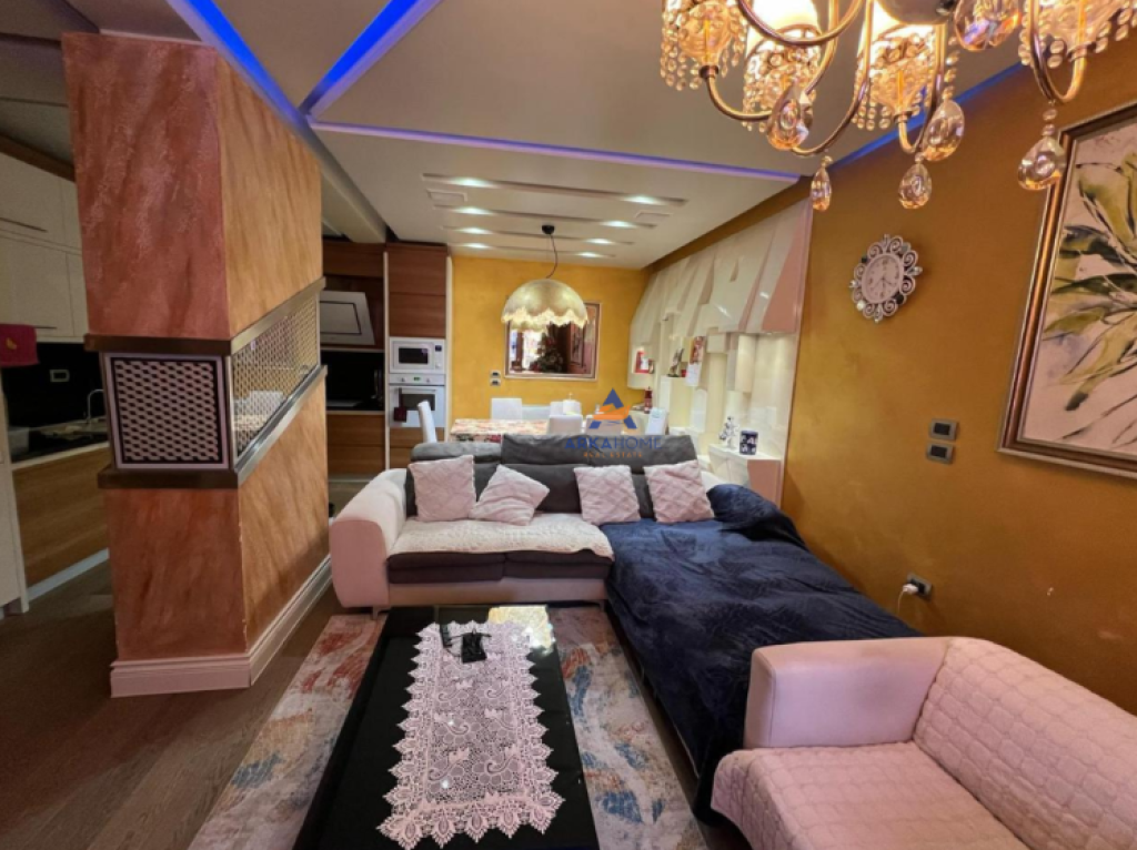 JEPET ME QERA APARTAMENT 3+1+BALLKON "UNAZA E RE" 750 EURO ( I DISKUTUSHEM).