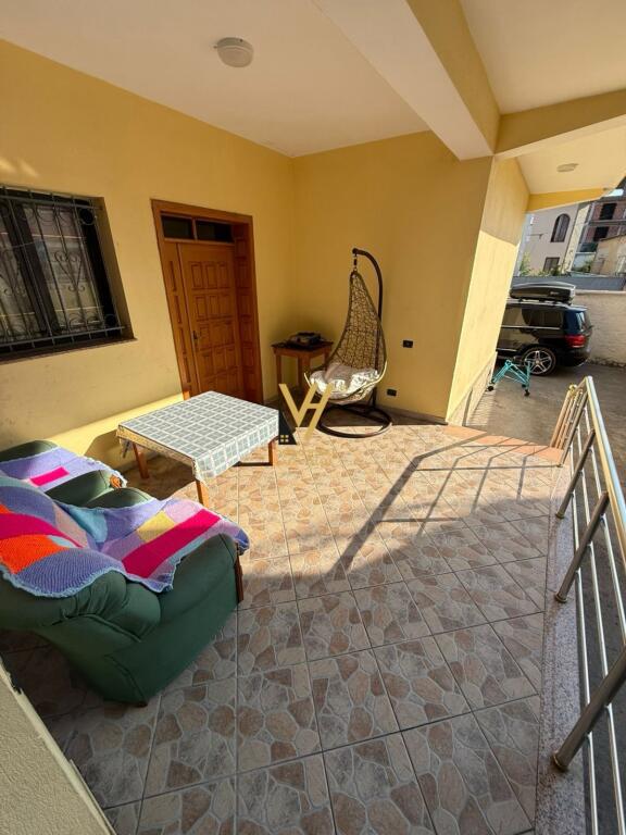 JEPET HYRJE VILE 2+1 ME QIRA NE ASTIR 450 EURO
