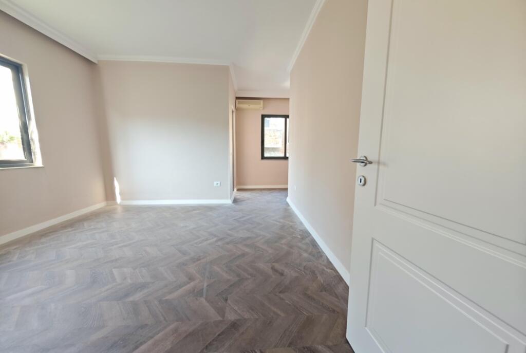 Tek Medreseja Jepet Apartament 2+1 Per Qira