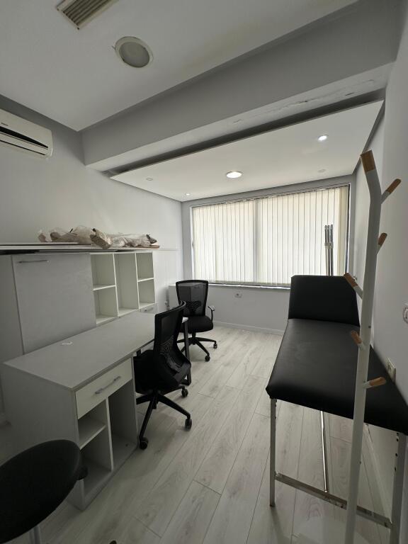 Laboratorio in affitto Astir
