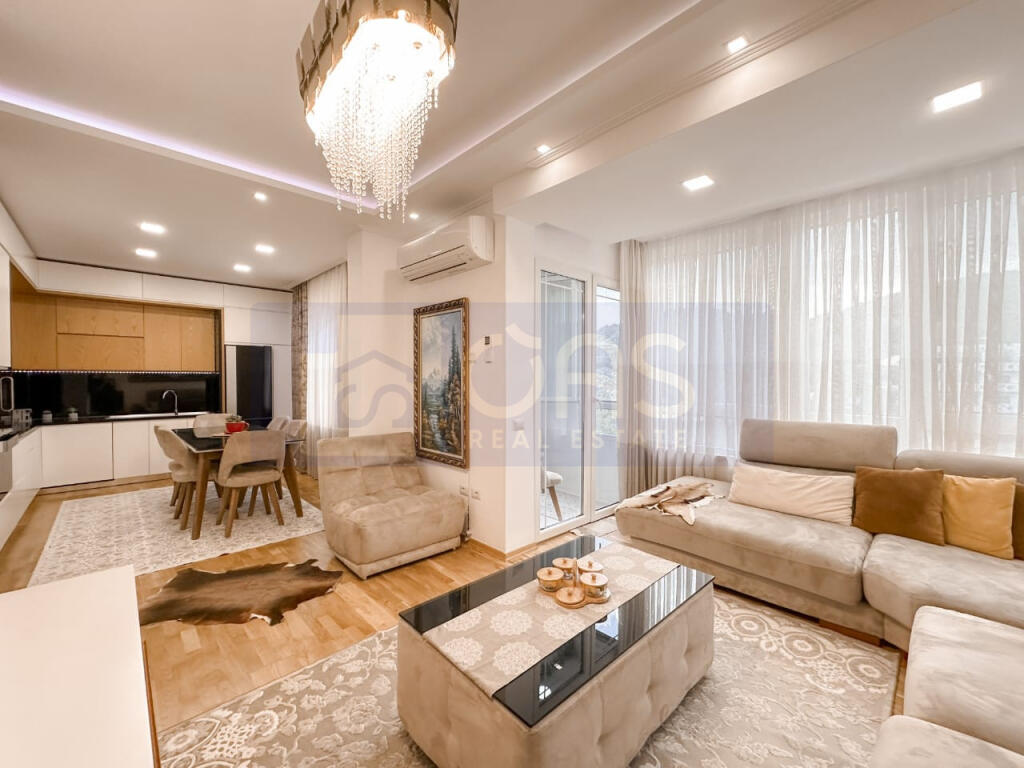 Shitet apartament 3+1+2+Post parkimi tek Kopshti Botanik.