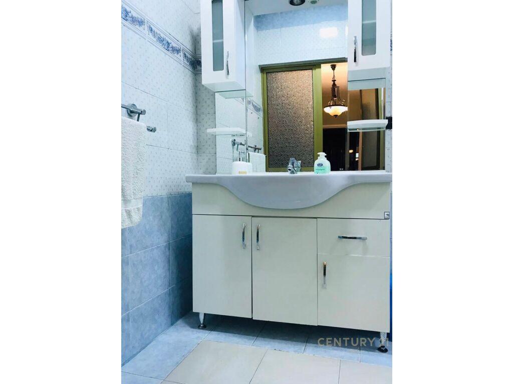Jepet me qira Apartament 2+1 – Sheshi Skënderbej, Qendër Tiranë