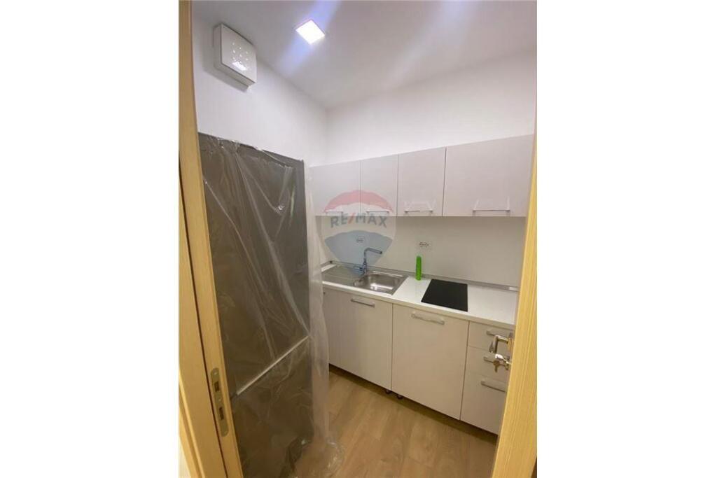 Shitet Apartament 3+1 +2+ post parkimi – Laprake