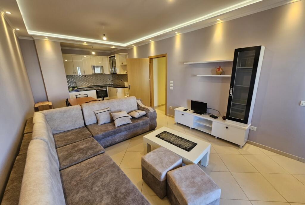 Ne Astir, Jepet Me Qira Apartament 2+1+2 I Mobiluar!