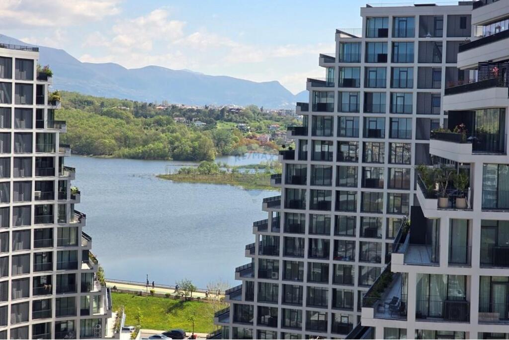 Apartament modern per qira tek Lake View