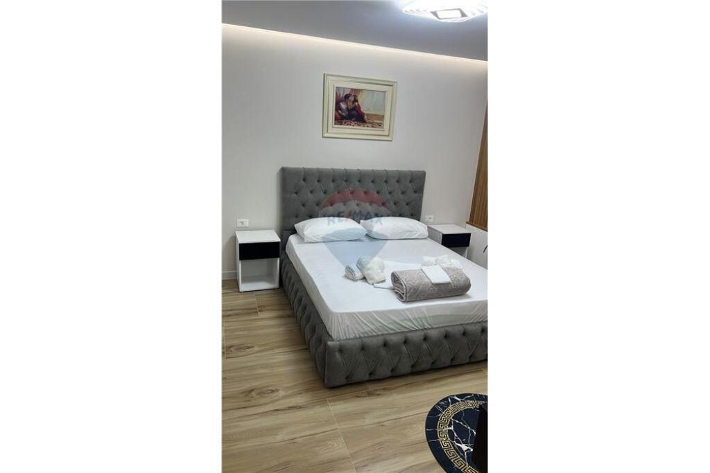 Ofrohet apartament 1+1 me qira prane qendres!