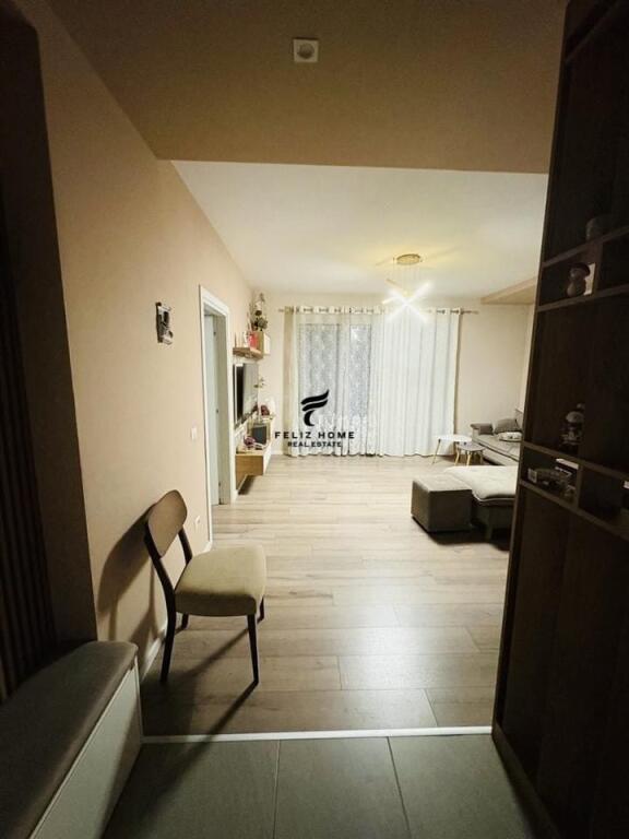 APARTAMENT ME QERA 2+1 KINOSTUDIO 600 EURO
