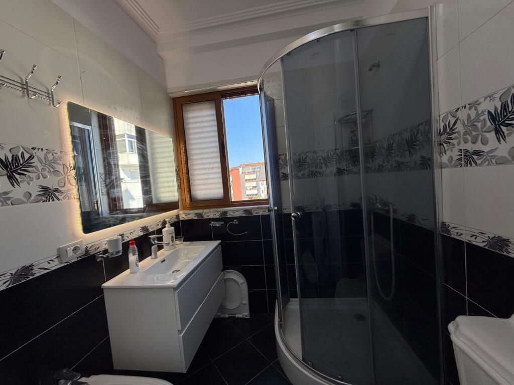 🏠 Shitet Apartament 1+1 – Pranë Kodrës së Diellit 📐 Sipërfaqe Bruto 76.45 m² dhe Neto 63 m2 🏢 Kati: 2 (me ashensor) 🛋️ I mobiluar në mënyrë cilësore 🏢 Pallat i ri 🌅 Orientimi: Lindje 💳 Mundësi shitje me kredi  💰 Çmimi: 140 milion leke