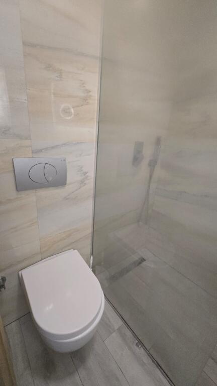 Kodra e Diellit,Rr.Bill Klinton jepet me qera apartament,2+1,i mobiluar 50,000Leke