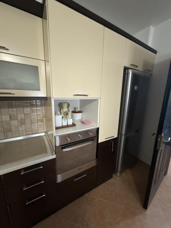 Apartament me Qira pranë Spitalit Hygea dhe - 2+1, Kat i 5-të, Me Ashensor