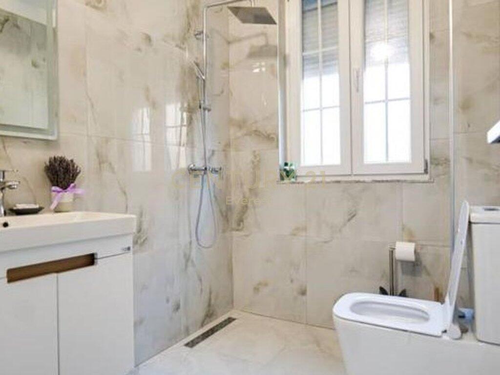 21 DHJETORI, APARTAMENT 1+1 PER QIRA