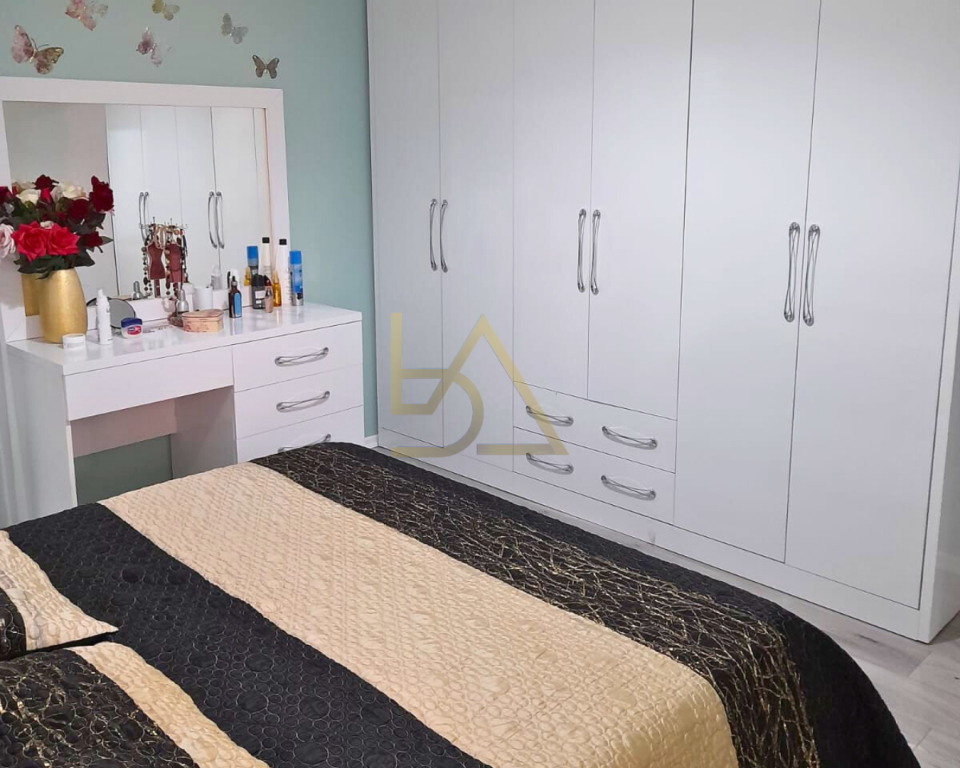 Shitet Apartament në Rrugën Shkëlqim Fusha – Përballë Qendrës Kristal