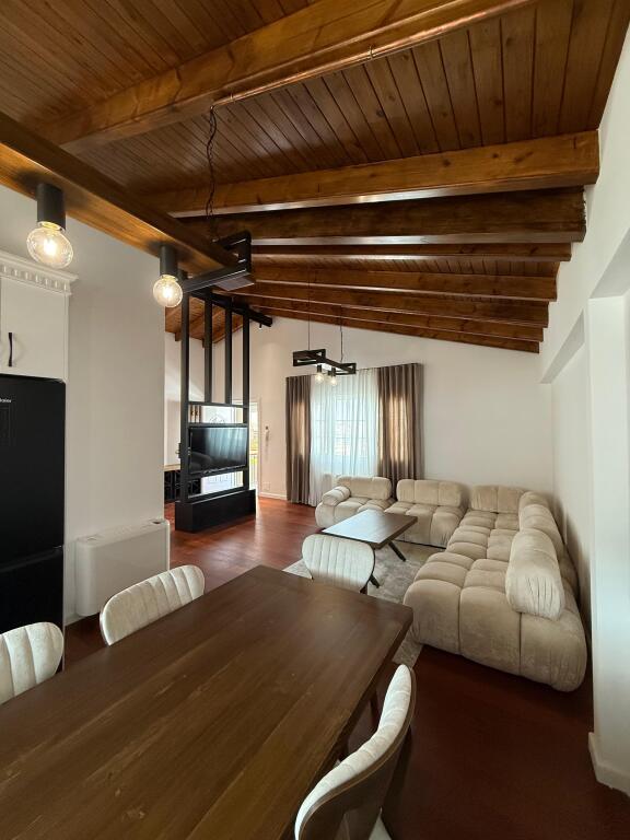 Apartament 2+1, Selite  Qira Mujore750 €