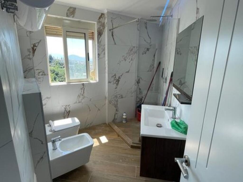 FRESK, SHITET APARTAMENT 3+1+2, ÇMIM 1000€/m²!