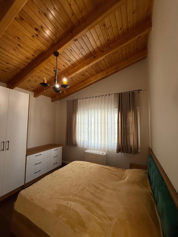 Apartament 2+1, Selite  Qira Mujore750 €