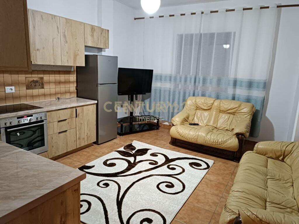 JAPIM ME QIRA APARTAMENT 4+1 PER BANIM, NE KINOSTUDIO!