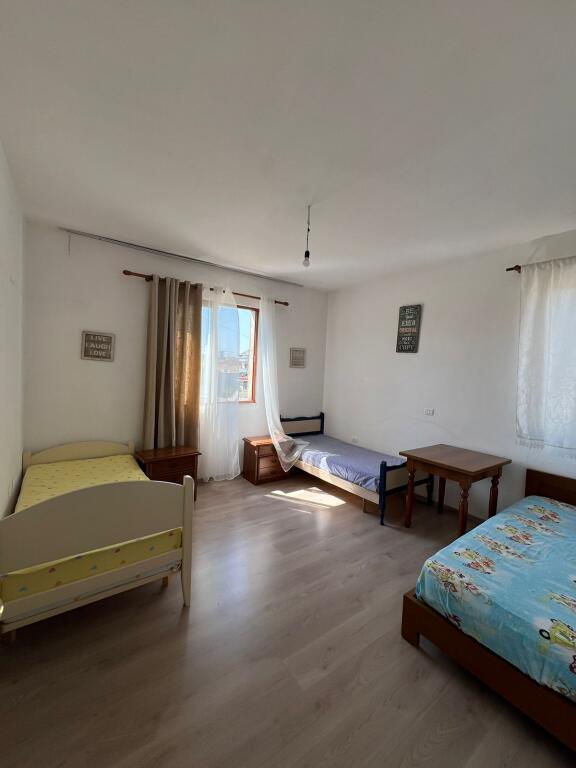 Apartament për qera - Nenstatcioni elektrik
