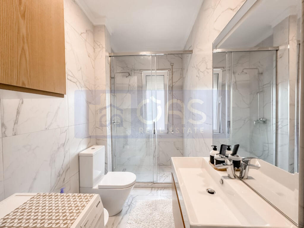Shitet apartament 3+1+2+Post parkimi tek Kopshti Botanik.