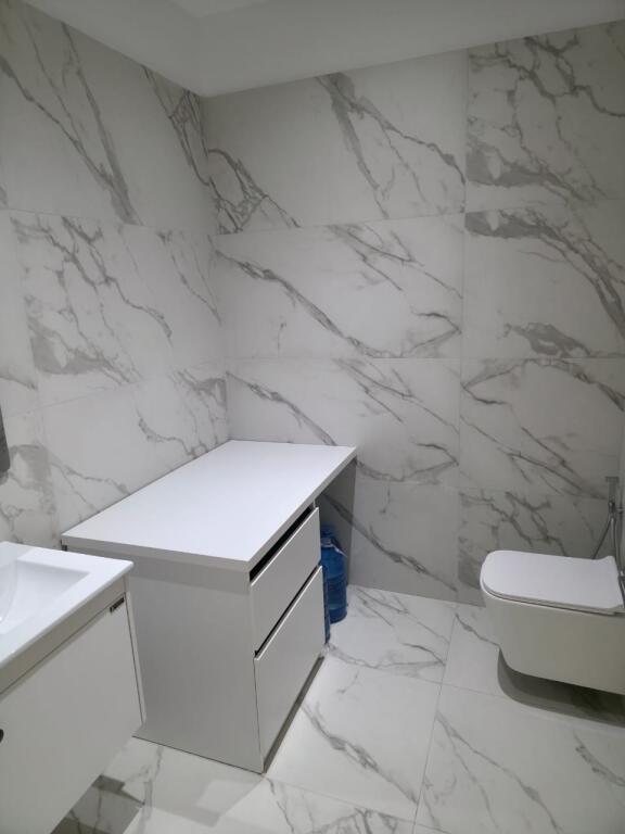 Tek Stadiumi Olimpik, Jepet Me Qira Ambient Biznesi 2 Kate Me Oborr Dhe Lulishte!