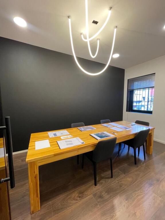 Spazio ufficio in affitto a Bllok Vista dalla strada
