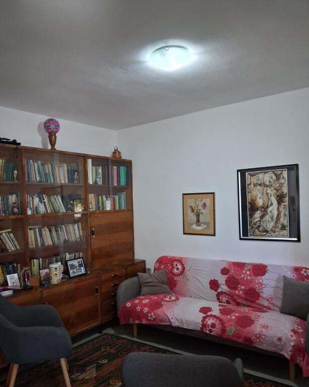 Apartament për qera - Rruga Dibres