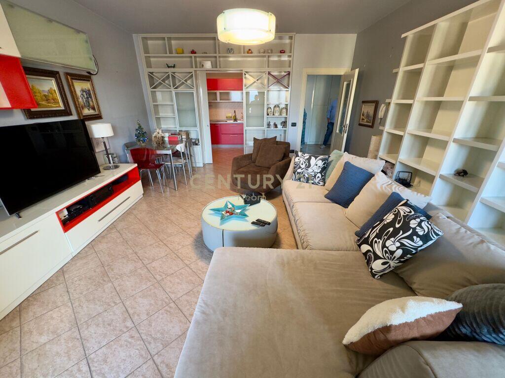Affittasi appartamento 2+1 + 2 bagni + deposito – Viale Zogu i Parë, Tirana