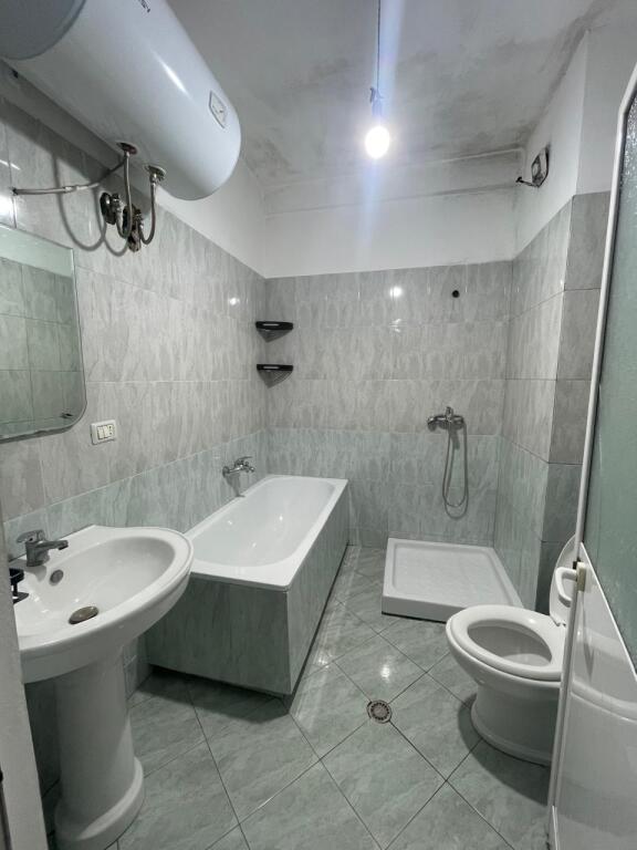 🏡 Apartament me qera bosh – Kopshti Botanik 🌿