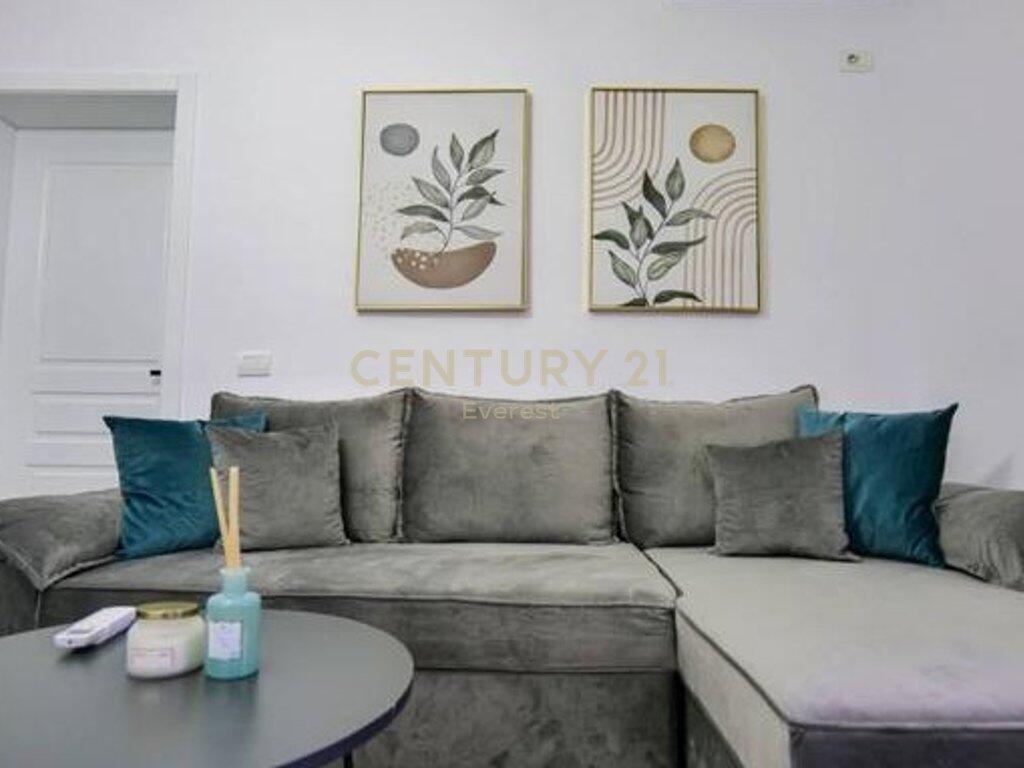 21 DHJETORI, APARTAMENT 1+1 PER QIRA