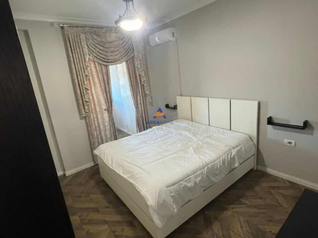 AFFITTASI APPARTAMENTO 4+1+2+BALCONE "VIA ISUF ELEZI, SELITE" 800 EURO.