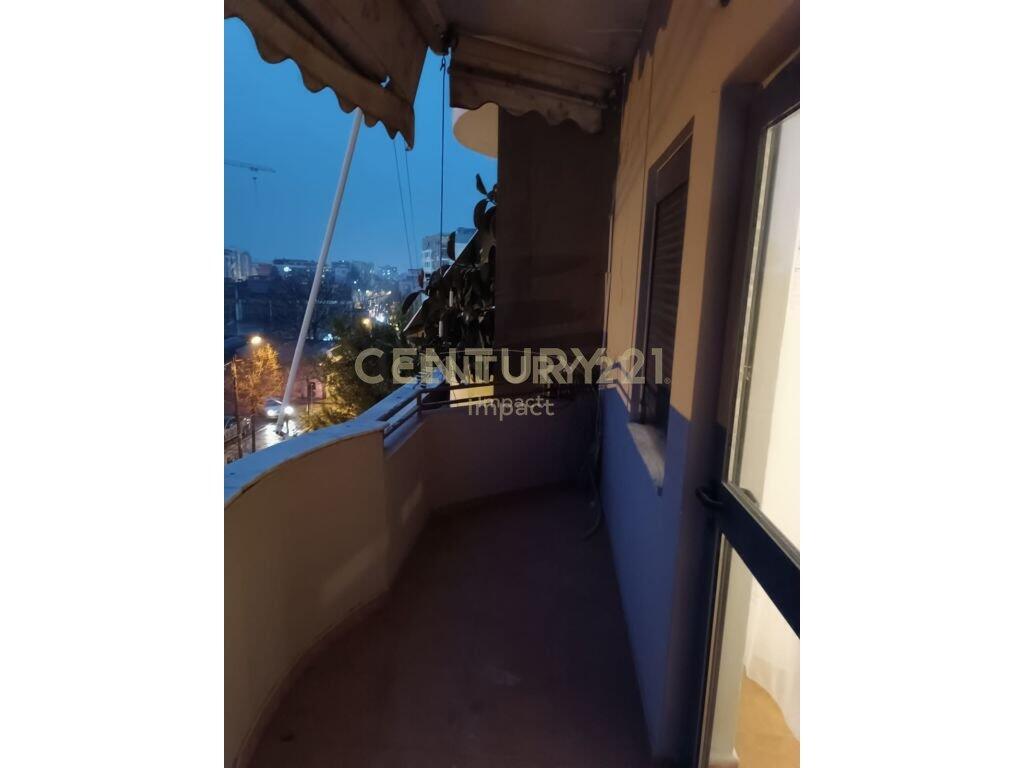 Jepet me qira apartament 4+1 për banim, në Kinostudio – Tiranë