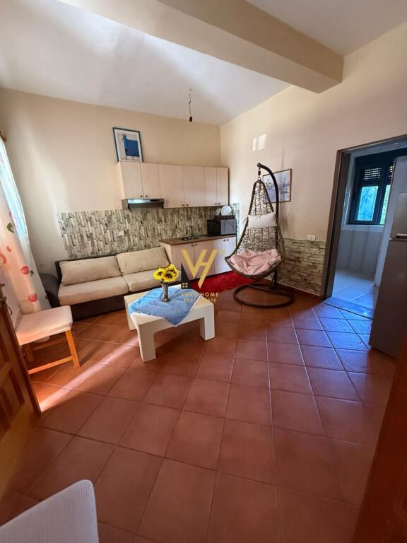 JEPET HYRJE VILE 2+1 ME QIRA NE ASTIR 450 EURO