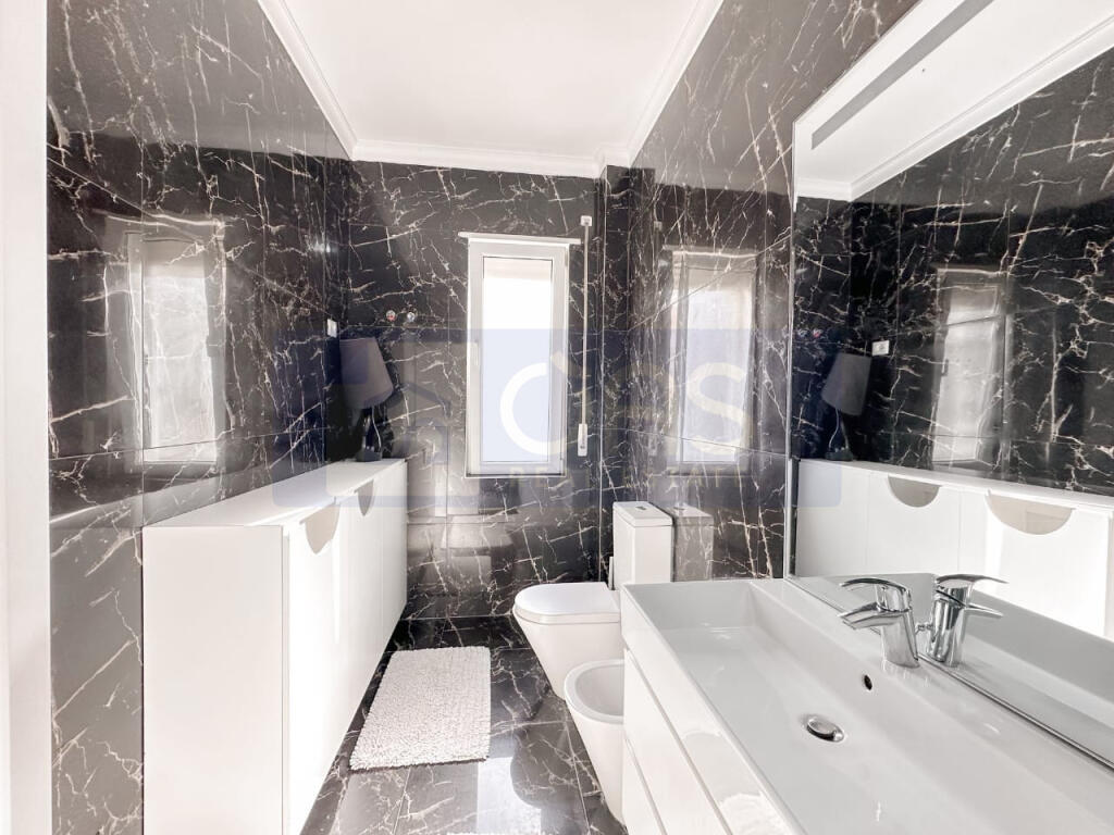 Shitet apartament 3+1+2+Post parkimi tek Kopshti Botanik.