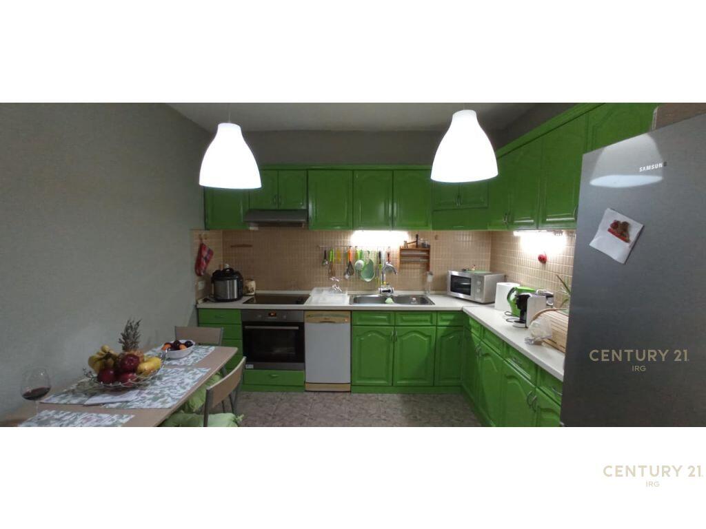 Jepet me qira Apartament 2+1 – Sheshi Skënderbej, Qendër Tiranë