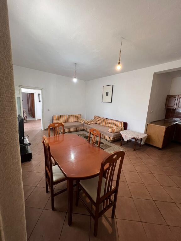 Apartament për qera - Nenstatcioni elektrik