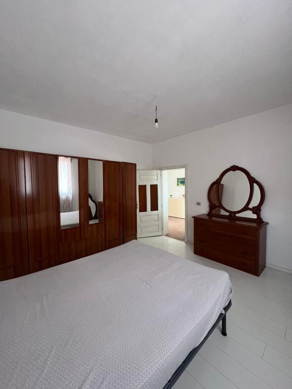 Apartament për qera - Nenstatcioni elektrik