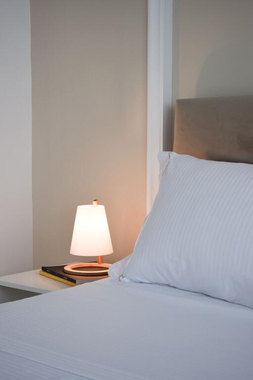 Tek Liqeni i Thate, Jepet Me Qira Apartament 2+1+2 Me Mobilim Modern! 900€/muaj Qira