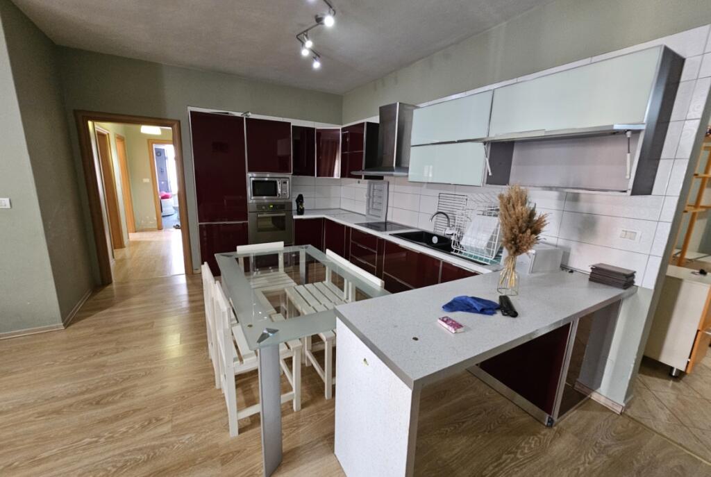 Ne Astir, Jepet Me Qira Apartament 2+1+2 I Mobiluar!