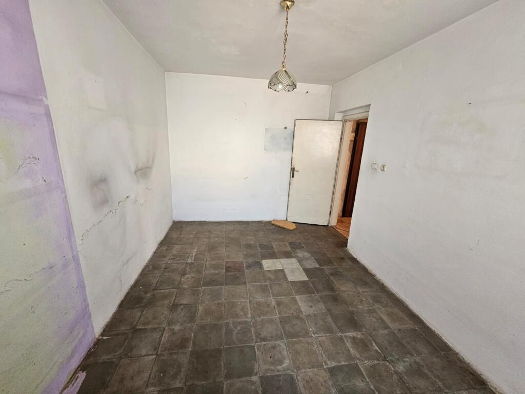 SHITET APARTAMENT 2+1 PRANE LAGJES 5